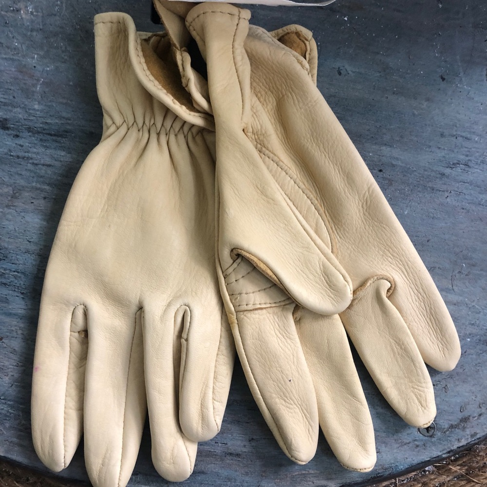 Size 8, tan, leather deerskin riding gloves